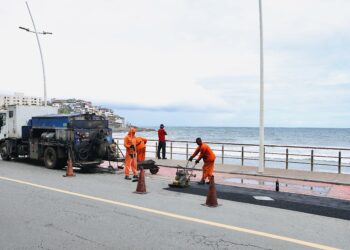 Salvador aplica mais de 11 mil toneladas de asfalto na Operação Tapa Buracos em sete meses de 2025