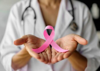 Outubro Rosa: Estilo de vida influencia mais o desenvolvimento do câncer de mama que fatores genéticos