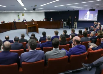 STF retoma julgamento de Bolsonaro após pausa; defesas serão ouvidas