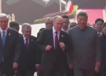 Microfone aberto flagra conversa entre Putin e Xi Jiping sobre transplantes de órgãos e longevidade de 150 anos