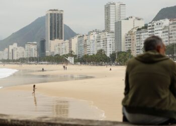 Frente fria chega ao Rio com pancadas de chuva e vento forte