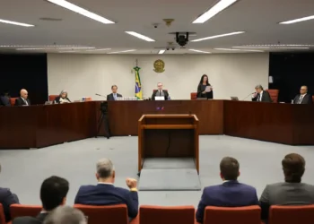 STF retoma julgamento de Bolsonaro; Cármen Lúcia vota