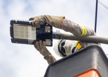 Sesp amplia iluminação pública em Camaçari com instalação de mais de mil luminárias LED