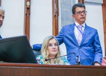 Projeto dos precatórios dos professores é aprovado em regime de urgência pela ALBA e presidente da Assembleia comemora o resultado