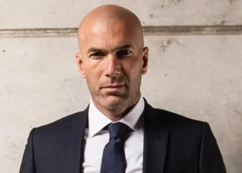 Zidane se prepara para assumir a França após a Copa de 2026, afirma jornal