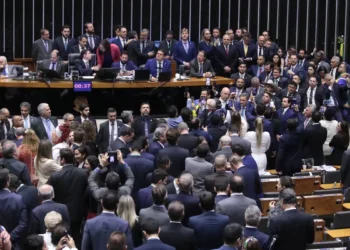 Câmara aprova urgência para projeto de anistia a golpistas