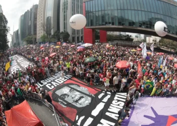 Brasileiros se unem em 27 capitais contra PEC da Blindagem e anistia