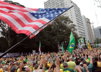 Ato pró-Bolsonaro uniu governadores e parlamentares em SP