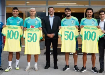 Marquinhos, Casemiro, Paquetá e Richarlison atingem marcas na Seleção e recebem homenagens da CBF