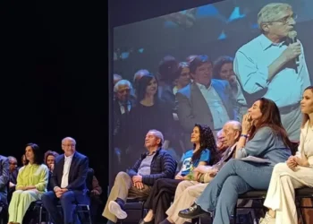Ato em SP condena anistia e defende democracia e soberania nacional