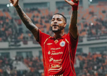 Na Indonésia, Maxwell celebra marca de um gol por jogo e liderança da competição: “Grande momento”