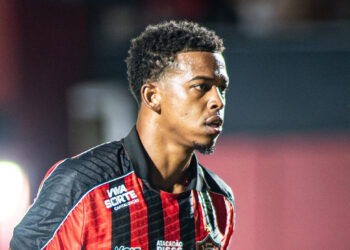 Após pausa da Data FIFA, Carlinhos mira sequência do Vitória no Brasileirão: “Manter o que vinha sendo feito”