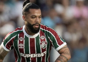 Em campo durante os 90 minutos em dois jogos seguidos, Otávio surpreende em retorno ao Fluminense: “Só agradecer”