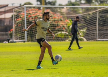 Com assistência no último jogo, Jonathan valoriza sequência com a camisa do Criciúma na Copa Santa Catarina