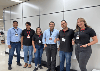 Trabalhadores da fábrica da BYD em Camaçari embarcam para intercâmbio de capacitação na China