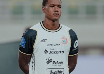 Recém-contratado pelo Persija Jakarta, lateral-esquerdo Alan Cardoso comemora liderança isolada na Liga da Indonésia