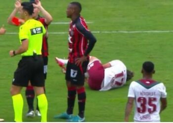 Com Dudu expulso no 1º tempo, Vitória perde em casa para o Flu e amarga permanência no Z-4