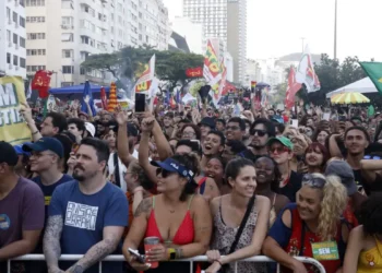 Ato no RJ com Caetano, Chico e Gil repudia anistia e PEC da Blindagem