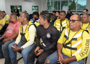 Prefeitura realiza oficina com mototaxistas para construir novas políticas de mobilidade
