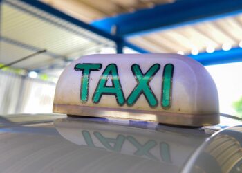 Prefeitura sanciona lei que atualiza normas do serviço de táxi e fortalece política de mobilidade urbana