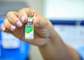 Prefeitura de Salvador convoca adolescentes e jovens para vacinação contra o HPV