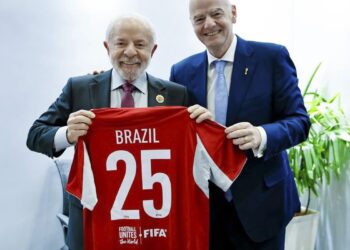Lula convida presidente da Fifa para conhecer Universidade do Esporte