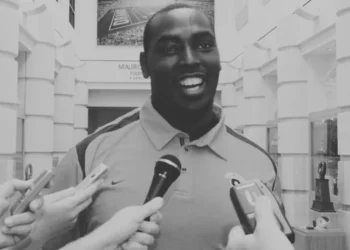 Campeão da NFL e irmão de Jon Jones, Arthur Jones morre aos 39 anos