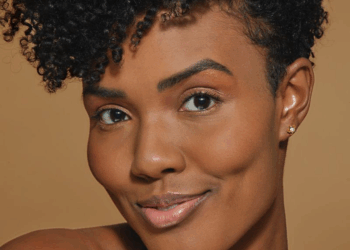 Avon compartilha 4 dicas de maquiagem infalíveis para realçar peles pretas e pardas