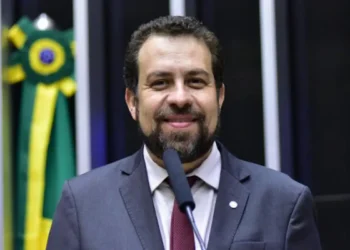 Boulos diz que colocará governo na rua, ouvindo demandas populares