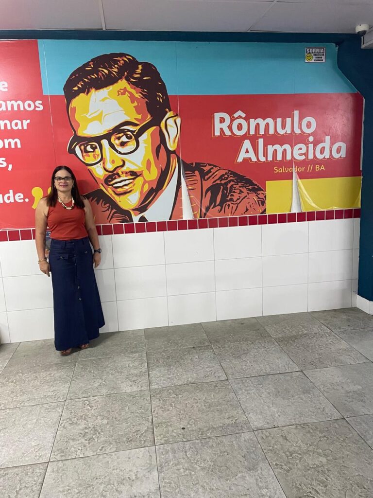 Diretora interina do Colégio Estadual Professor Rômulo Almeida, Cristiane Nunes