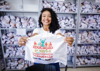 Educação em Movimento: professores-atletas retiram kits da corrida de sábado