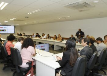 Secretários estaduais recebem familiares de Caíque e representantes da comunidade de São Marcos