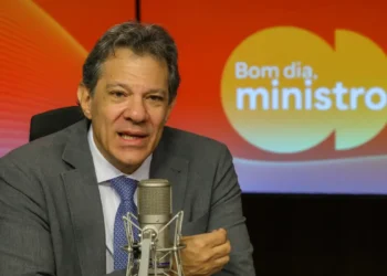Tarifaço prejudicou mais que beneficiou população dos EUA, diz Haddad