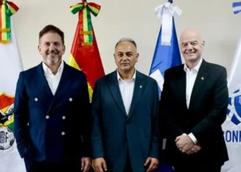 Infantino promete levar uma Copa do Mundo à Bolívia durante visita ao país