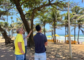Prefeitura de Salvador repõe luminárias furtadas em Stella Maris e Praia do Flamengo