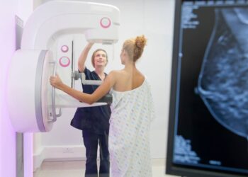 ‘Outubro Rosa’: câncer de mama causa a internação de mais de 2.870 mulheres e homens na Bahia em 2025