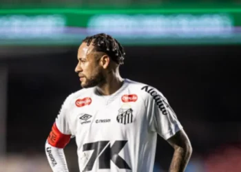Neymar reclama de arbitragem após pênalti para o Vitória contra o Santos