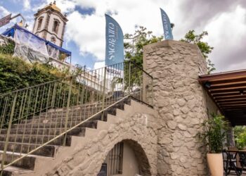 Sambinha do Sagratto celebra aniversário do chef Victor Bebé na Colina Sagrada