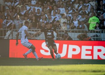 Em jogo de duas viradas, Vitória perde para o Vasco por 4×3 e continua atolado no Z-4