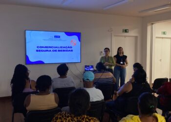 SMS capacita trabalhadores do comércio informal para garantir a venda segura de bebidas em Salvador