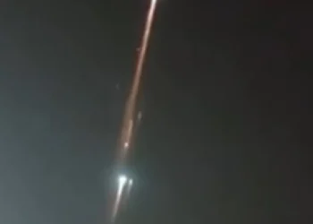 Clarão no céu é visto e moradores brincam com ‘fim do mundo’