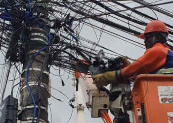 Operação Gatonet remove 14 toneladas de cabos irregulares de telefonia e internet nesta semana