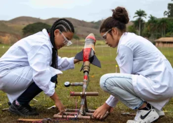 Jornada de Foguetes reunirá mais de 5 mil alunos do Brasil no Rio
