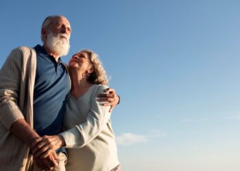 Idosos : população cresce e precisa de cuidados com a saúde; conheça vacinas para 60+