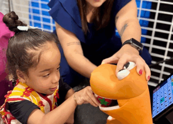 Como a fonoaudiologia contribui para o desenvolvimento de crianças com paralisia cerebral?​