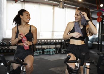 ALÉM DO FIT: academias se tornam ponto de encontro e fortalecem laços sociais