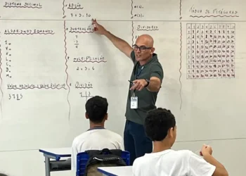 Desafio dos professores é chamar atenção dos estudantes durante aulas