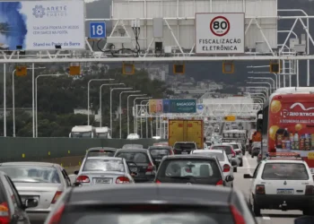 Carro é o principal meio de transporte para o trabalho, diz Censo