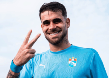 Ex-Fla, Felipe Vizeu marca primeiros gols no Peru e alcança feito expressivo