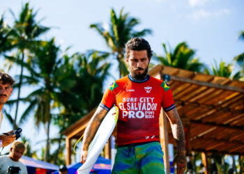 Filipe Toledo dá início à 5 edição do “Kid’s On Fire” e amplia projeto em Ubatuba